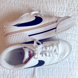 Women’s Court Legacy Platform Lift 9.5, Like New!